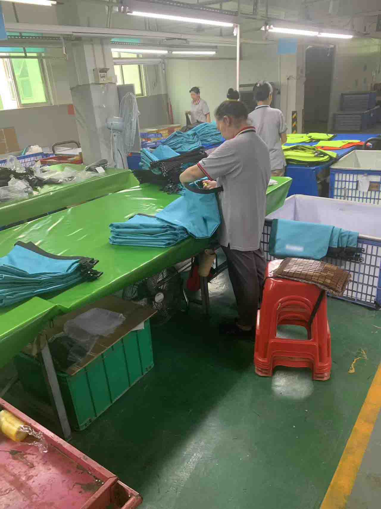 Standar Kontrol Kualitas kanggo Produksi Kantong Kering Waterproof